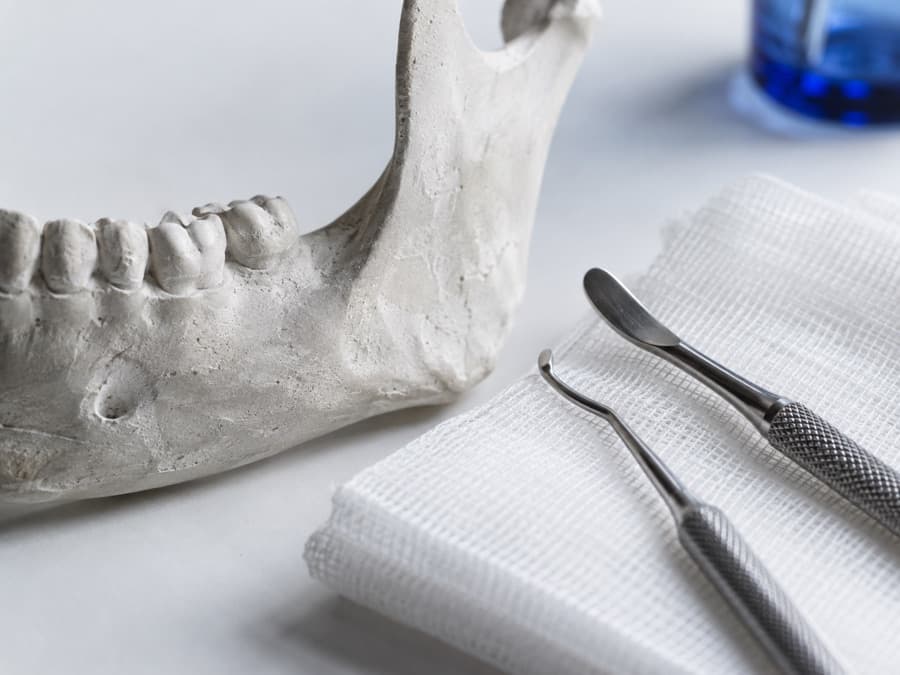 Imagine editorială despre chirurgie orală și maxilo-facială